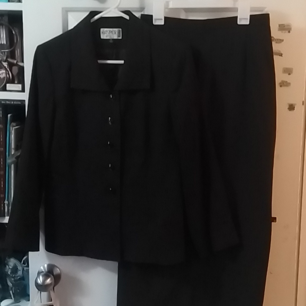 Kasper 2piece dressuit (blazer&pencil skirt), sz 4, in charcoal w/silver pin stp
